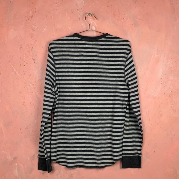 Men's LARGE Long Sleeve T-Shirt / GAP Large T-Shirts / Grey Waffle Knit T-Shirt - Picture 3 of 3